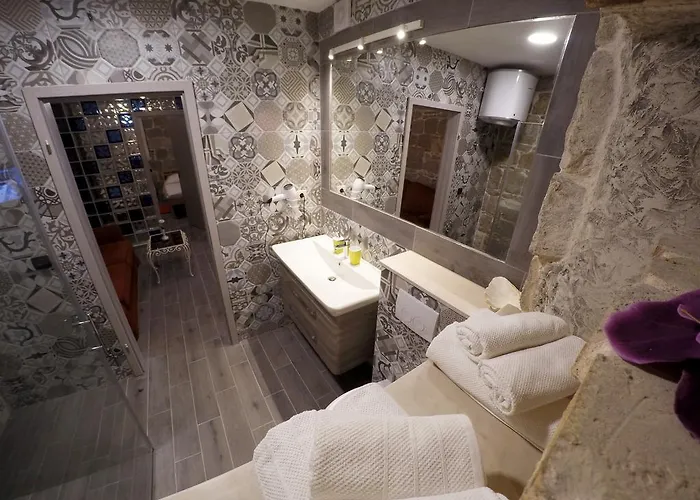 Plaza Stone Apartment